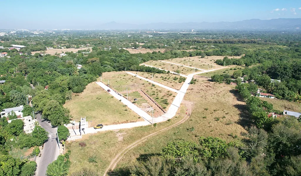 Solares en Urbanizacion Cerrada, Moca
