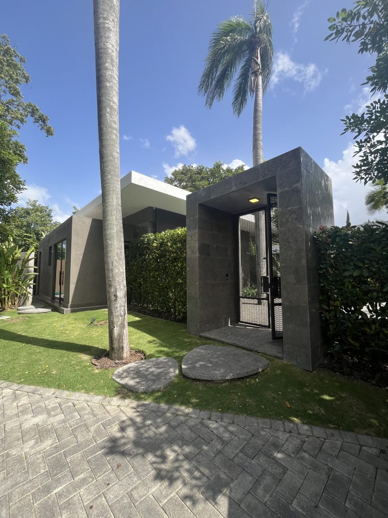 Lujosa casa en proyecto cerrado en Las Carmelitas, Santiago