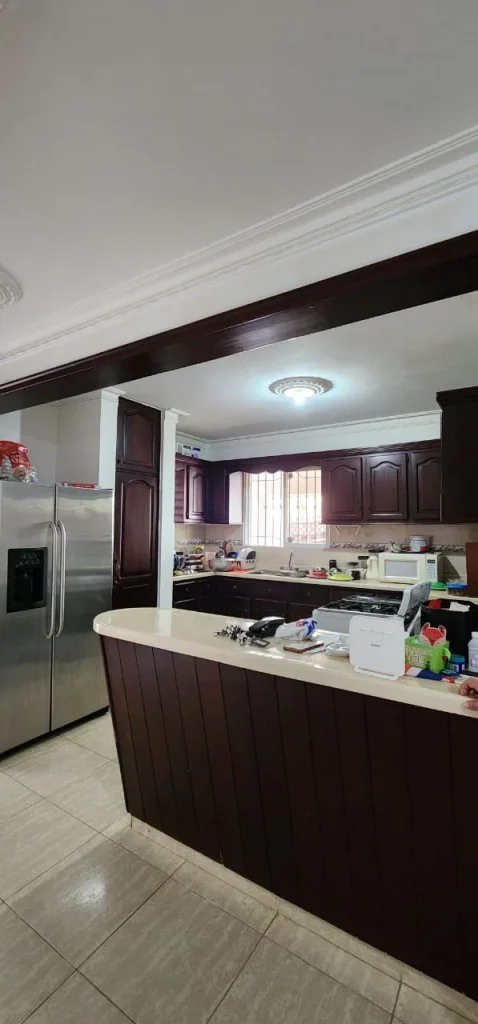 se vende casa con patio en jardines del norte en Santiago, republica dominicana