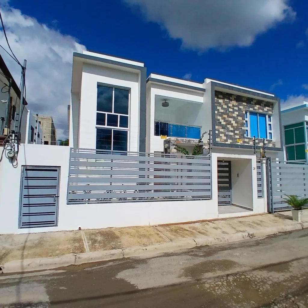 CASA EN VENTA A PRECIO POR DEBAJO DE TASACION,UBICADA EN VILLA MARIA, SANTIAGO PROXIMO AL HOSPITAL HOMS.