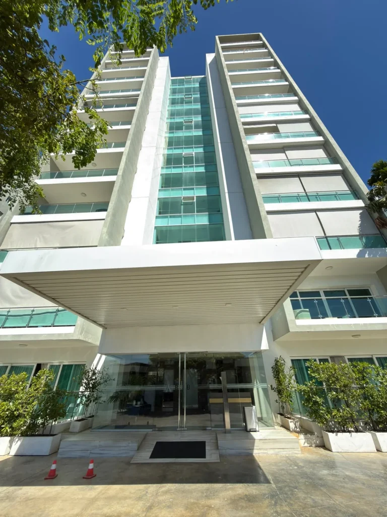 AMPLIO APARTAMENTO EN VENTA EN EXCLUSIVO SECTOR CERROS DE GURABO, SANTIAGO